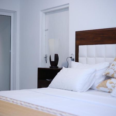 אונה ואטונה Triple Edge Villa מראה חיצוני תמונה